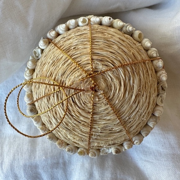 2ct Round Straw and Seashell Ornaments - Picture 9 of 13
